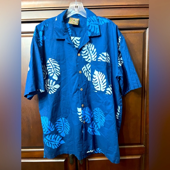 Caribelle Batik Blue/white Leaf Print Button Down shirt size medium - Picture 1 of 5